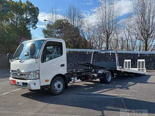 2025 Hino Dutro