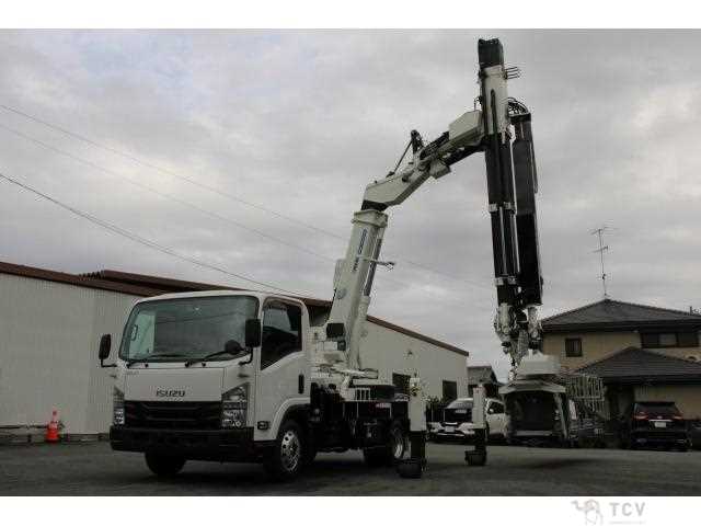 2020 Isuzu Elf Truck