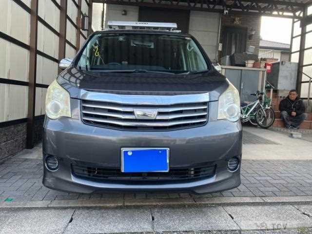 2010 Toyota Noah