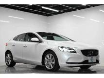 2018 Volvo V40