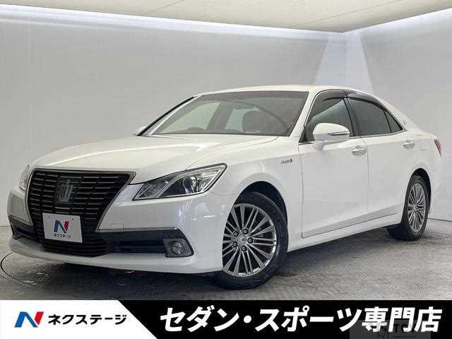 2013 Toyota Crown Hybrid