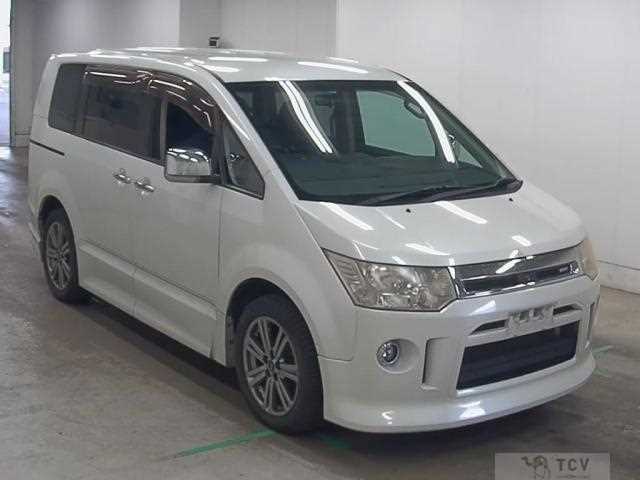 2011 Mitsubishi Delica D5
