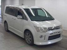 2011 Mitsubishi Delica D5