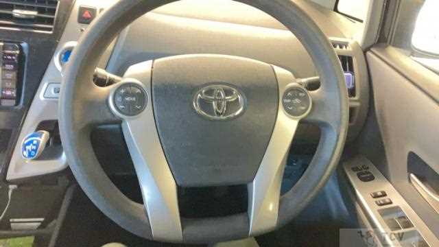 2011 Toyota PRIUS α
