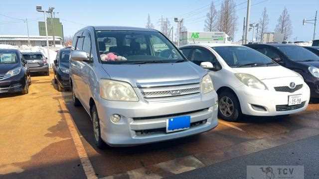 2005 Toyota Noah