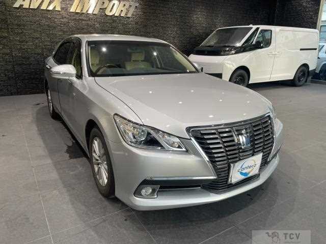 2013 Toyota Crown Hybrid
