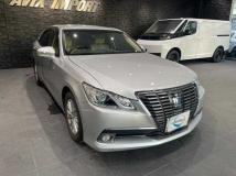2013 Toyota Crown Hybrid