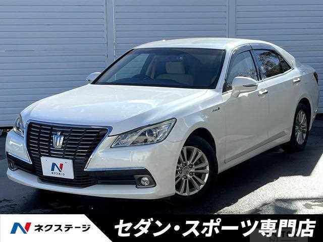 2013 Toyota Crown Hybrid