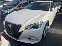 2013 Toyota Crown Hybrid