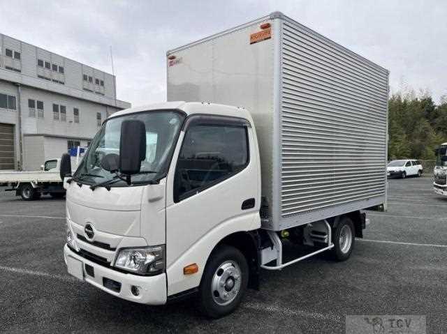 2025 Hino Dutro