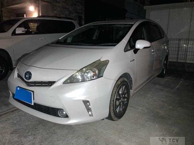 2013 Toyota PRIUS α