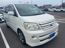 2005 Toyota Noah