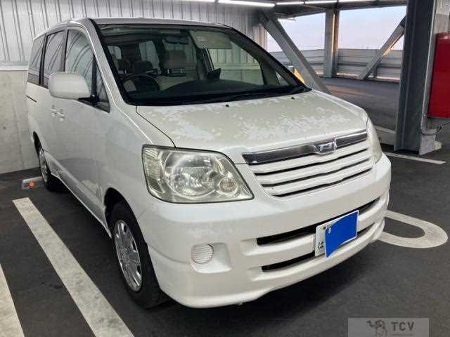 2004 Toyota Noah