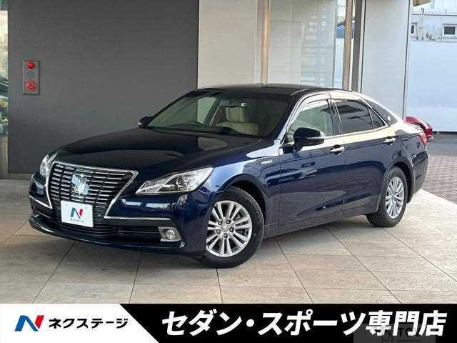 2013 Toyota Crown Hybrid