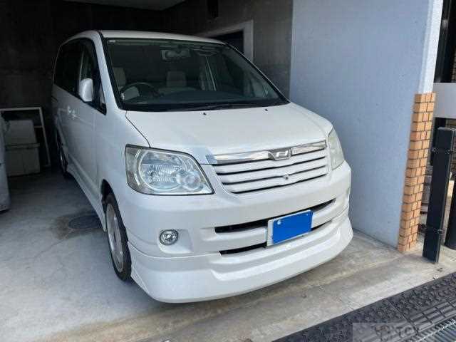 2003 Toyota Noah
