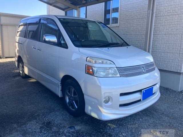 2005 Toyota Voxy