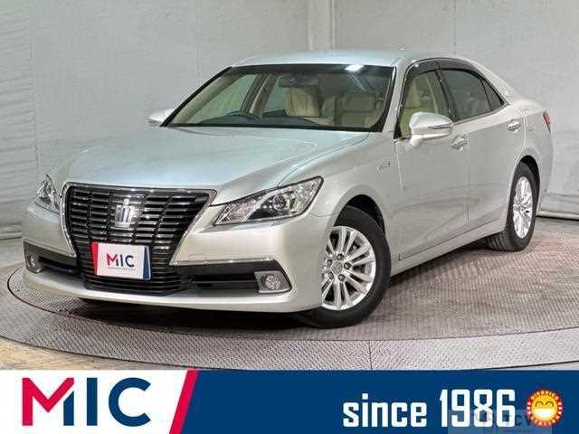 2013 Toyota Crown Hybrid