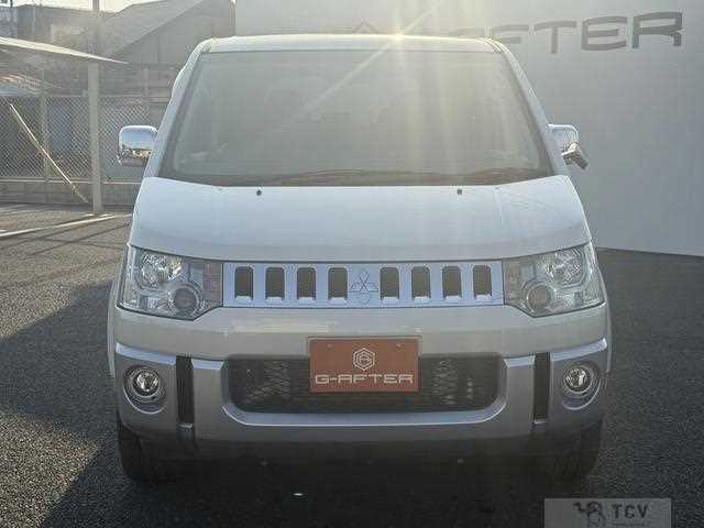 2016 Mitsubishi Delica D5