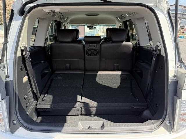 Nissan Elgrand 2024 — миниатюра 10