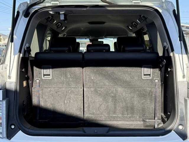 Nissan Elgrand 2024 — миниатюра 10