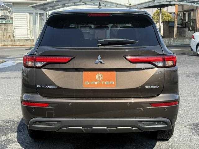 Mitsubishi Outlander 2023 — миниатюра 3