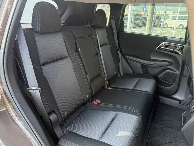 Mitsubishi Outlander 2023 — миниатюра 8