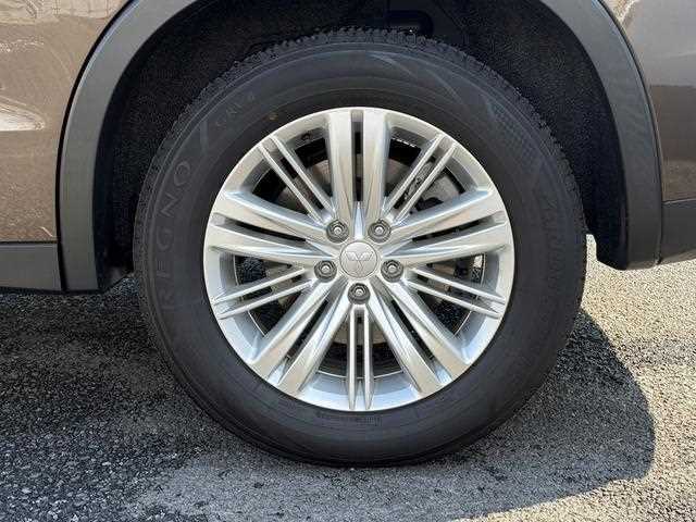 Mitsubishi Outlander 2023 — миниатюра 10