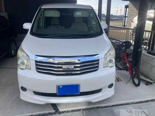 2011 Toyota Noah