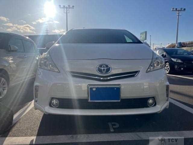 2013 Toyota PRIUS α