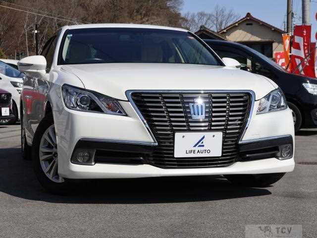 2014 Toyota Crown Hybrid
