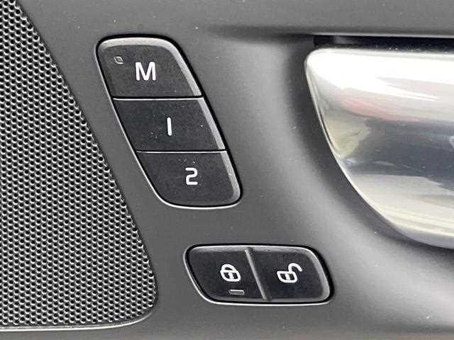 Volvo V60 2022 — миниатюра 10