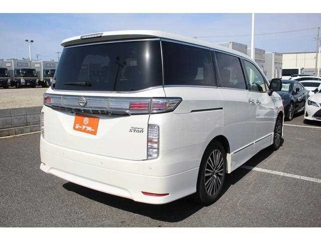 Nissan Elgrand 2024 — миниатюра 3
