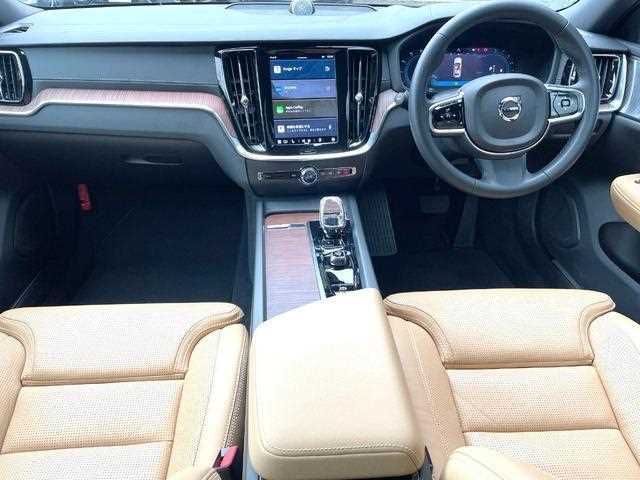Volvo V60 2024 — миниатюра 3