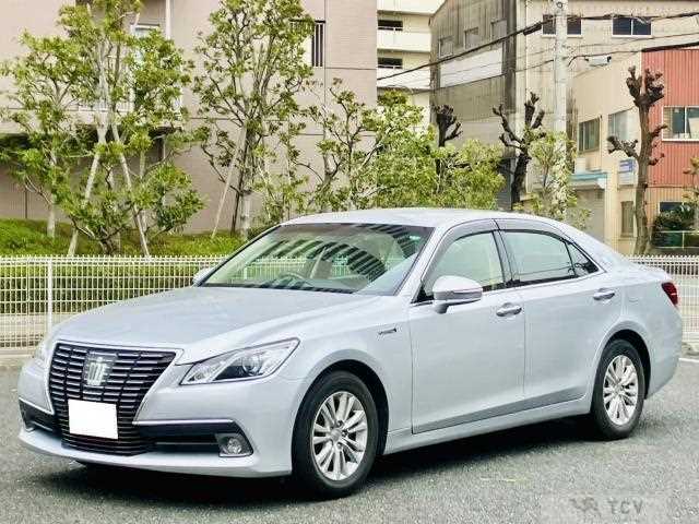 2013 Toyota Crown Hybrid