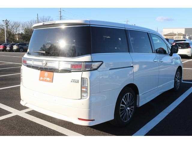 Nissan Elgrand 2023 — фото 3 купить в Москве