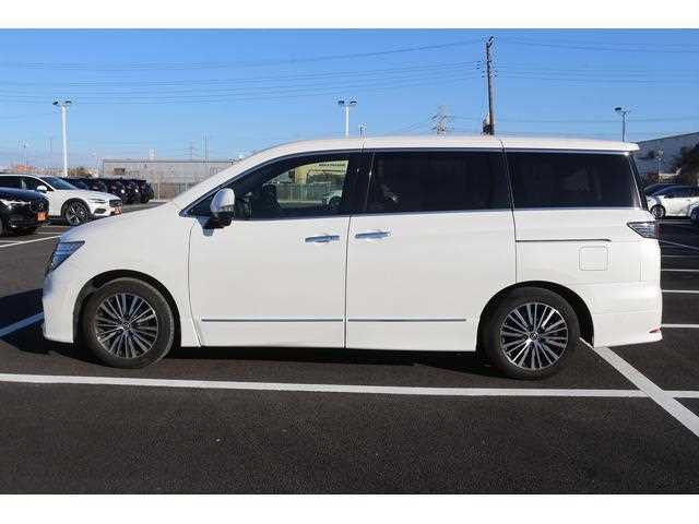 Nissan Elgrand 2023 — фото 4 купить в Москве