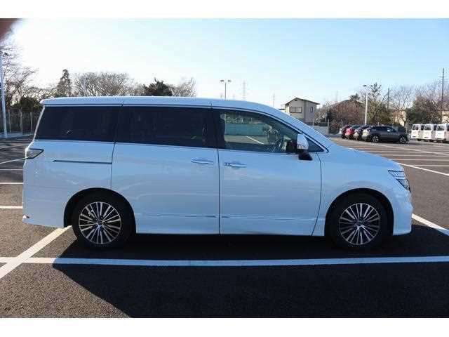 Nissan Elgrand 2023 — фото 9 купить в Москве