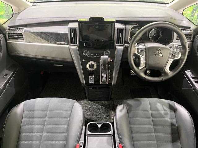 Mitsubishi Delica D5 2025 — миниатюра 3