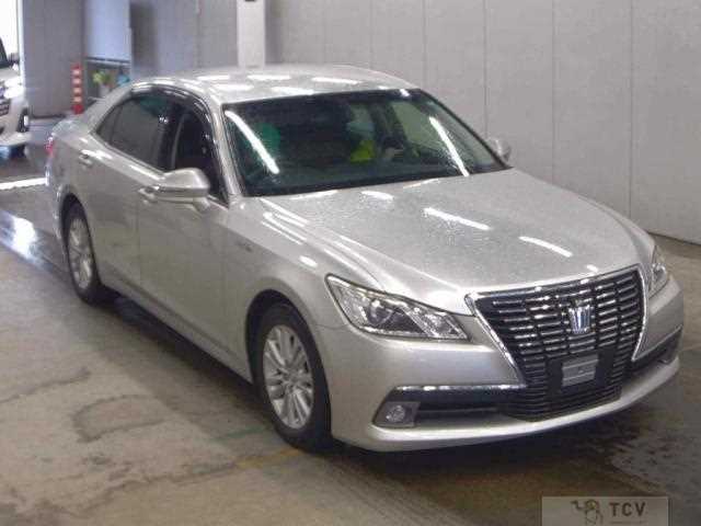 2013 Toyota Crown Hybrid