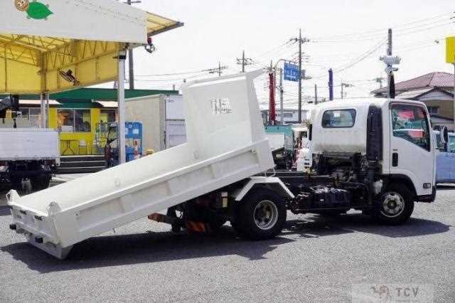 2017 Isuzu Elf Truck