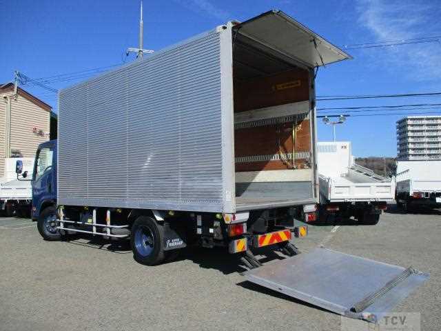2013 Isuzu Elf Truck