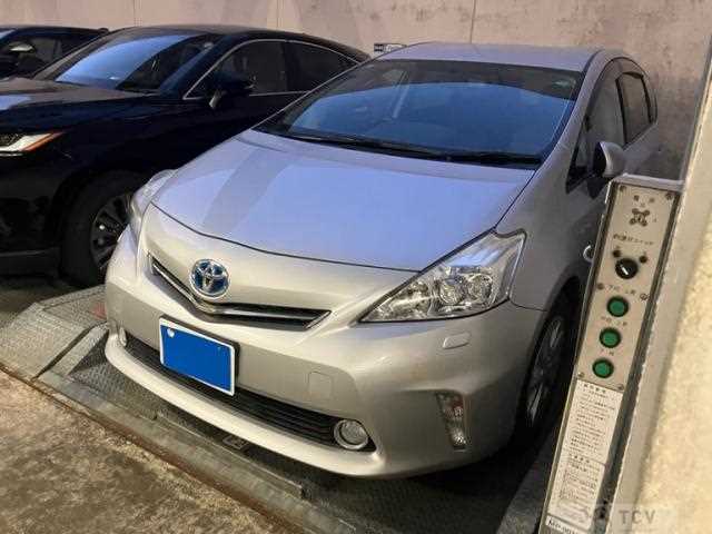 2013 Toyota PRIUS α