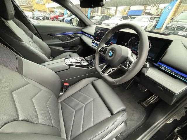 BMW 5 Series 2025 — фото 11 купить в Москве