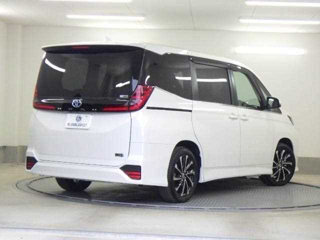 Toyota Noah 2024 — фото 3 купить в Москве