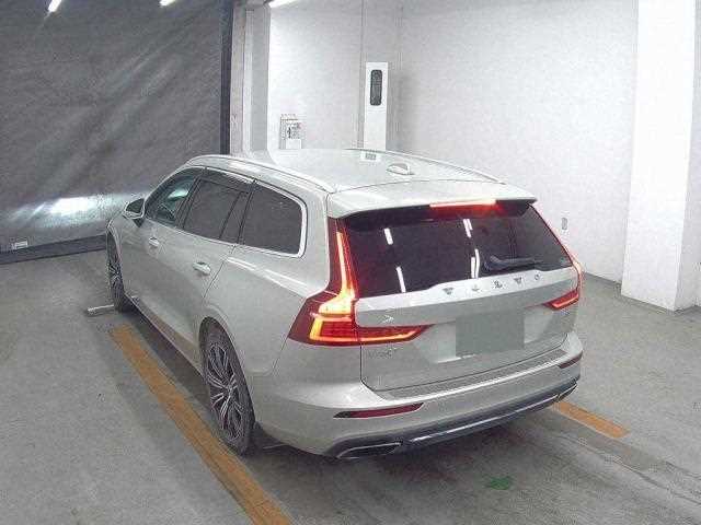 Volvo V60 2022 — миниатюра 3