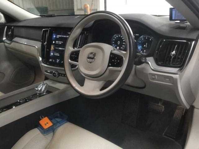 Volvo V60 2022 — миниатюра 4