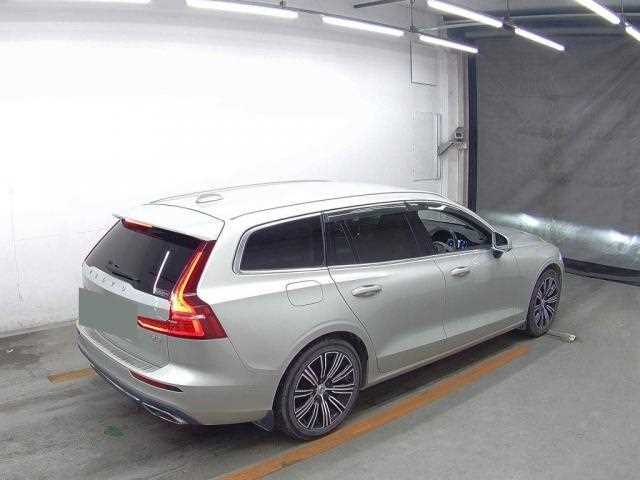 Volvo V60 2022 — миниатюра 7