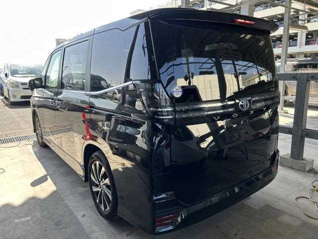 Toyota Voxy 2025 — миниатюра 3