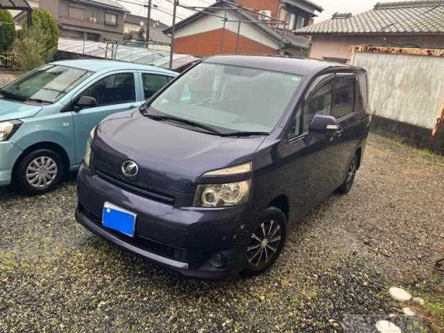 2009 Toyota Voxy
