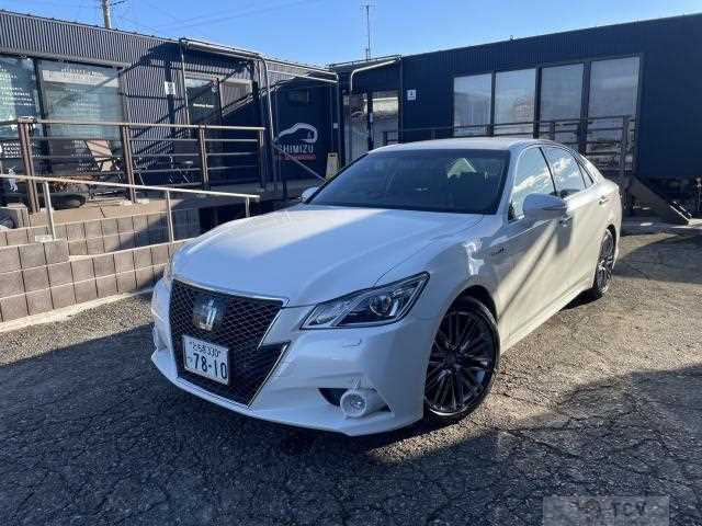 2013 Toyota Crown Hybrid